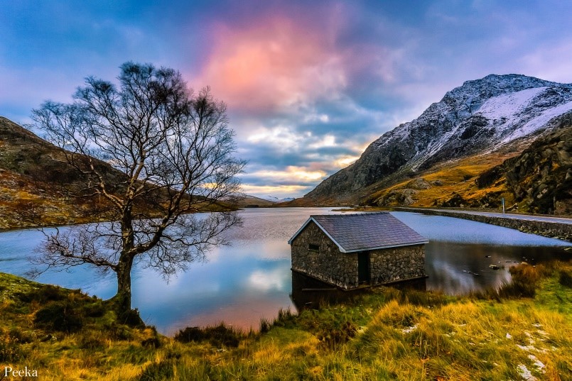 small house on picturesque lake